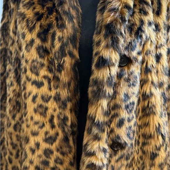 JCREW LEOPARD PRINT FAUX FUR COAT ♥︎
• 90’S VIBES • GRUNGE • VINTAGE • - Picture 9 of 10